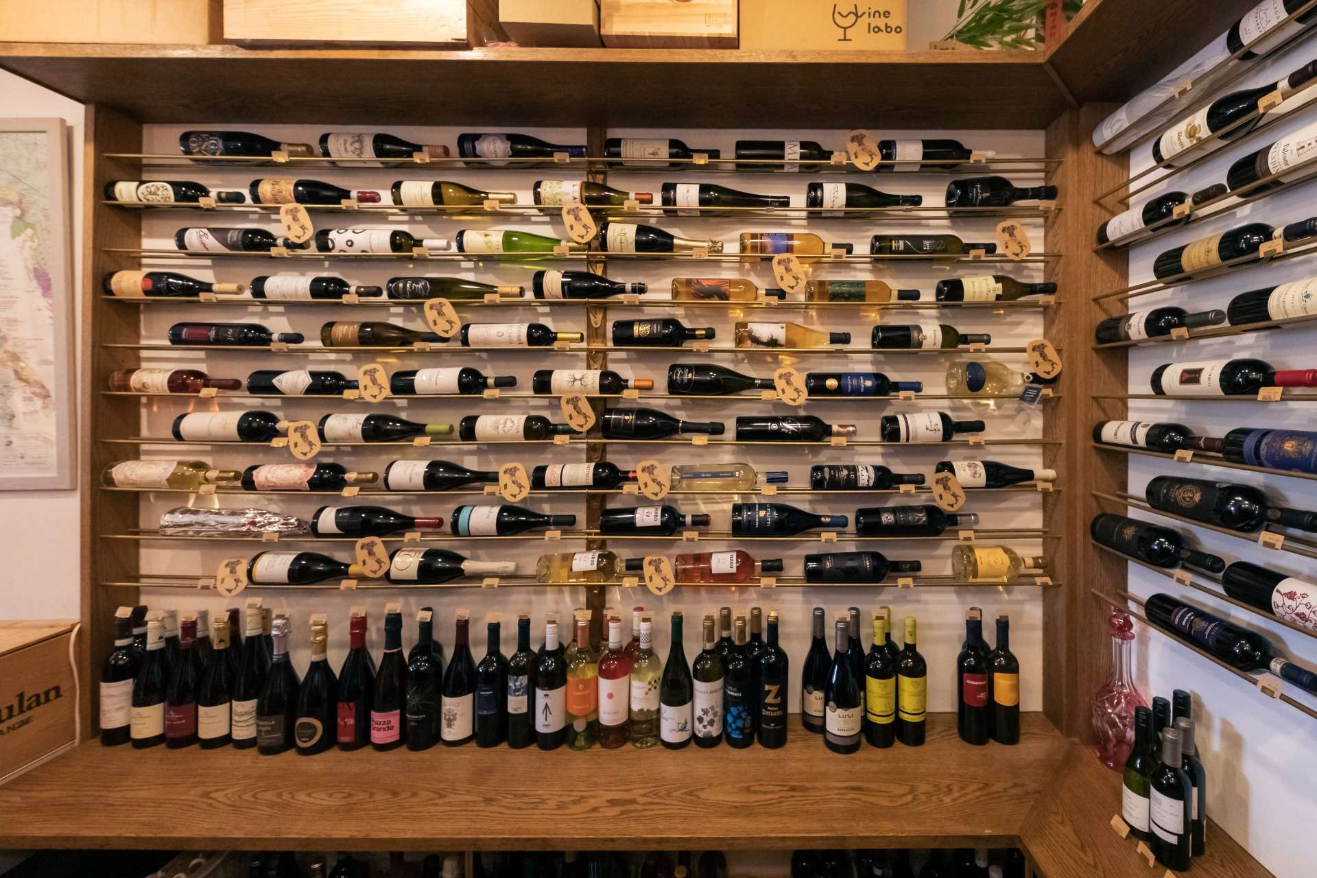 充実の品揃えとサービスで神戸の皆様に貢献するワインショップ